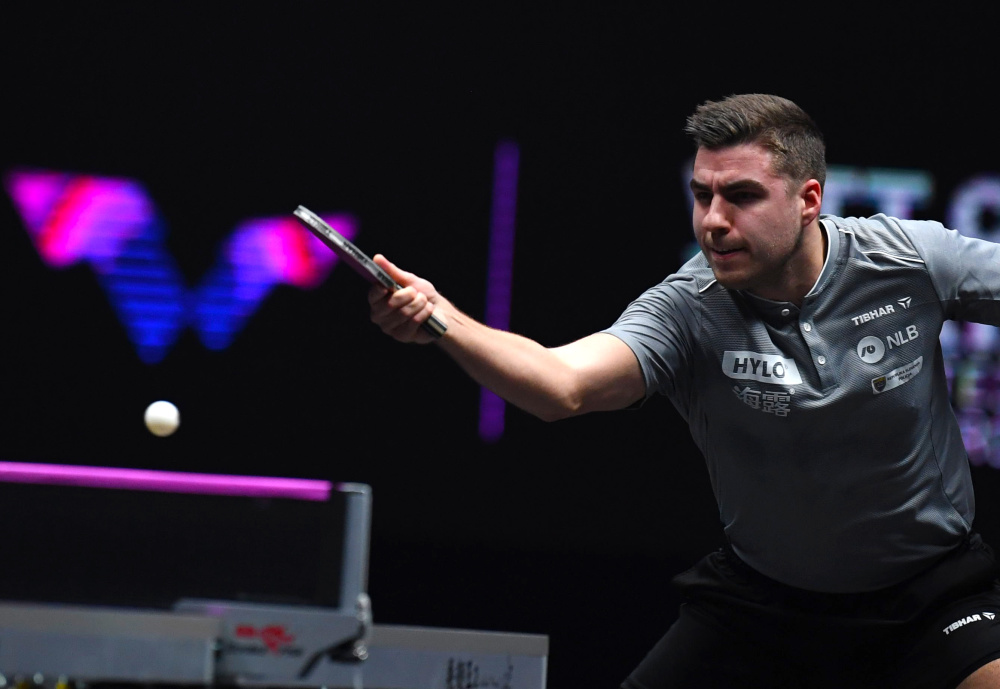 他们通过不 他们通过不