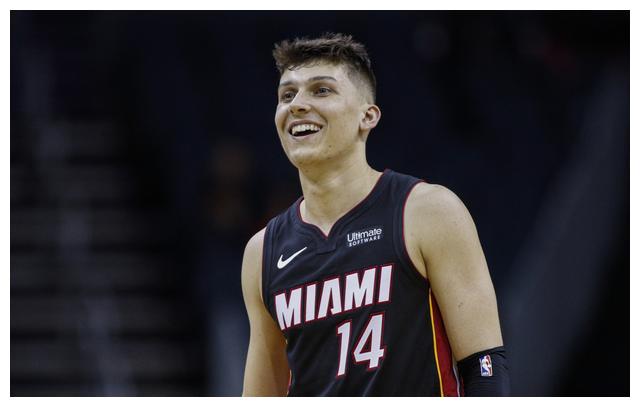 后防显得不 后防显得不