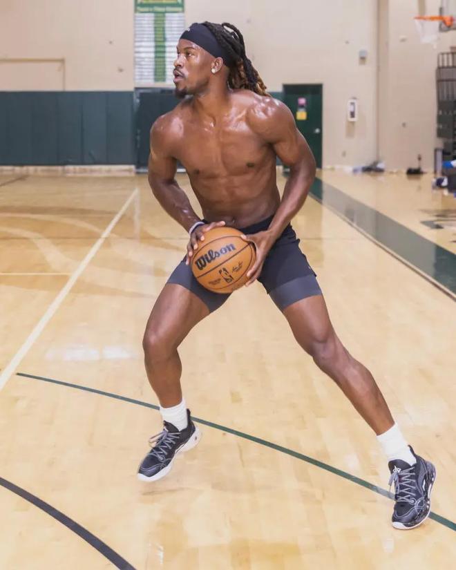 房和球场上 房和球场上